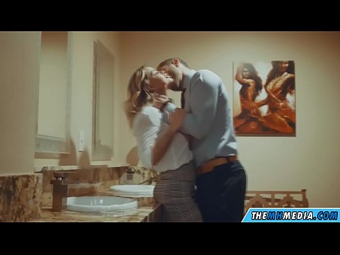 ❤️ Quandu una bionda tettona ti seduce in un bagnu publicu ❤️❌ Porno fb à noi ❌❤
